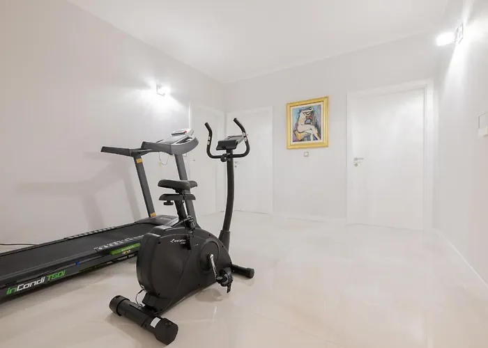 New -150m2 Penthouse With Shared Pool - Smaragd Apartment Makarska