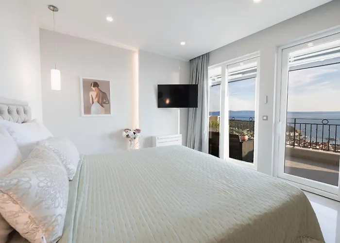Apartment New -150m2 Penthouse With Shared Pool - Smaragd