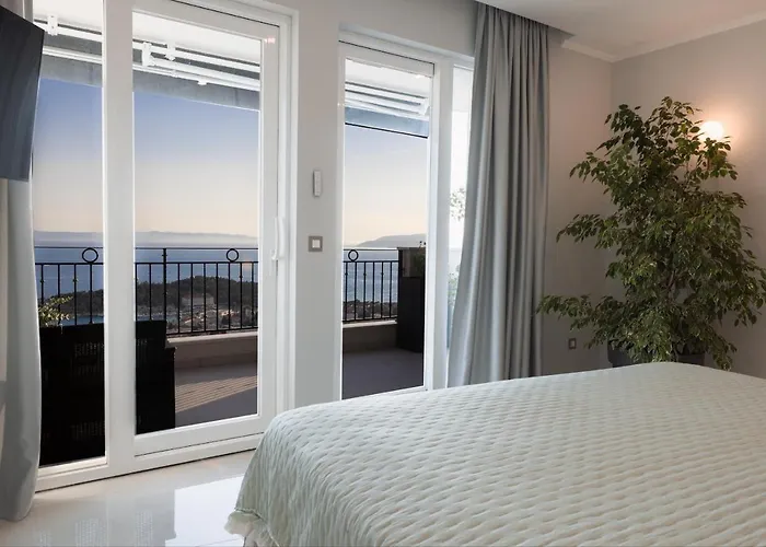 New -150m2 Penthouse With Shared Pool - Smaragd Apartment