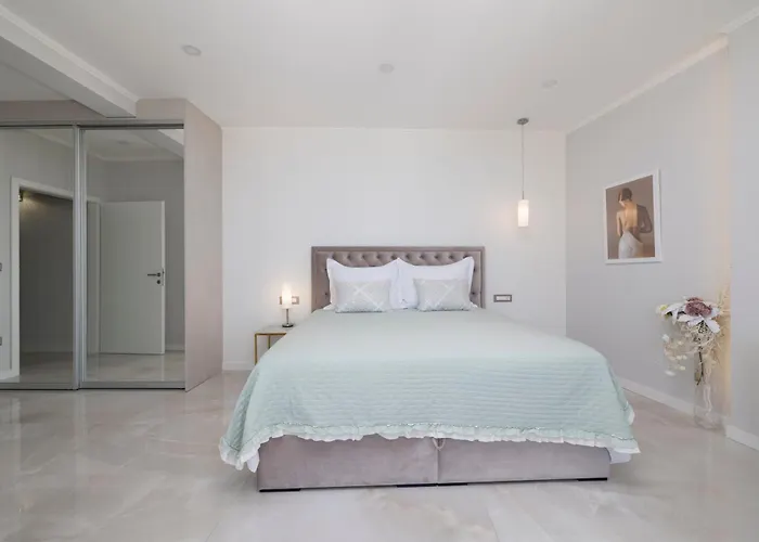 New -150m2 Penthouse With Shared Pool - Smaragd Apartment *