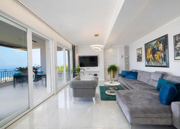 Apartment New -150m2 Penthouse With Shared Pool - Smaragd Makarska