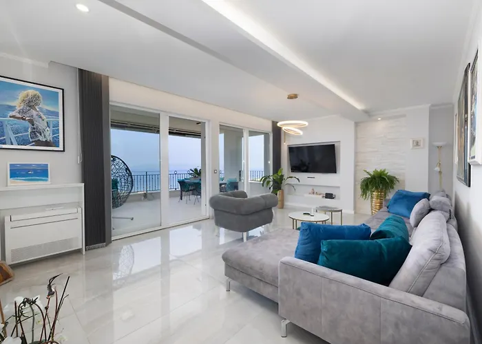 New -150m2 Penthouse With Shared Pool - Smaragd Apartment Makarska