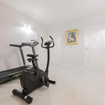 New -150m2 Penthouse With Shared Pool - Smaragd Appartement Makarska