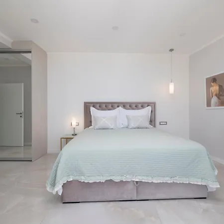 New -150m2 Penthouse With Shared Pool - Smaragd Lägenhet *