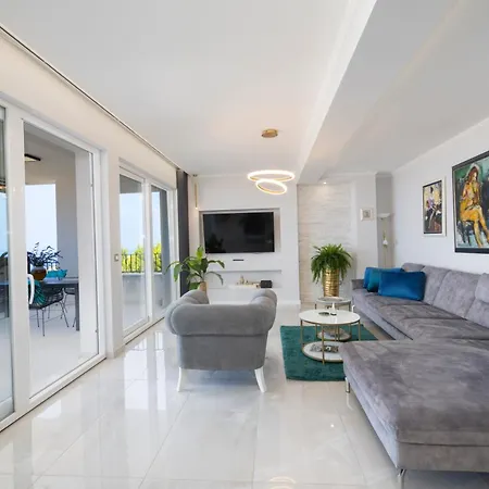 Lägenhet New -150m2 Penthouse With Shared Pool - Smaragd Makarska